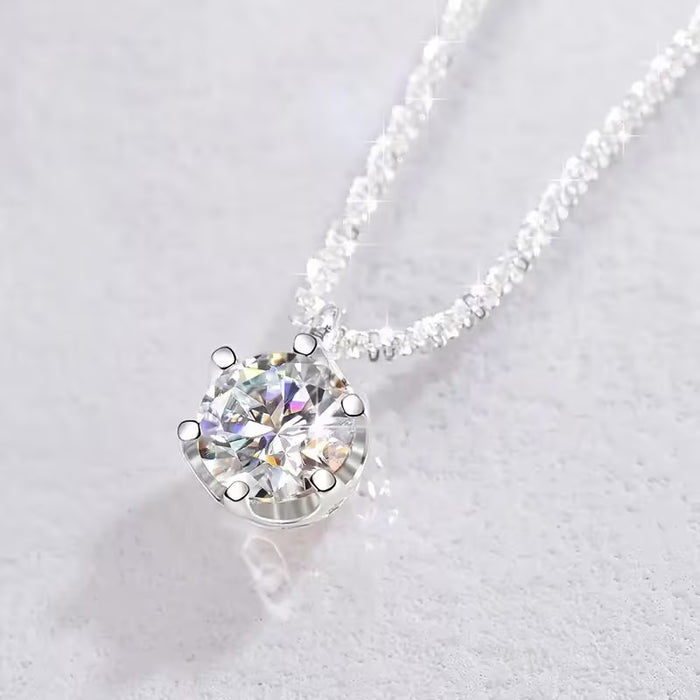 Un collar con colgante elegante para mujer, con un diseño de cadena fácil, para el uso diario