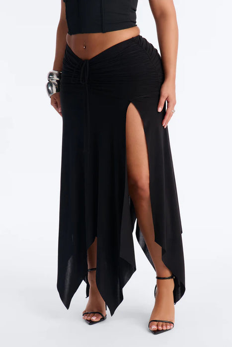FASHIONNOVA Falda midi fluida y fruncida de talle bajo Miranda