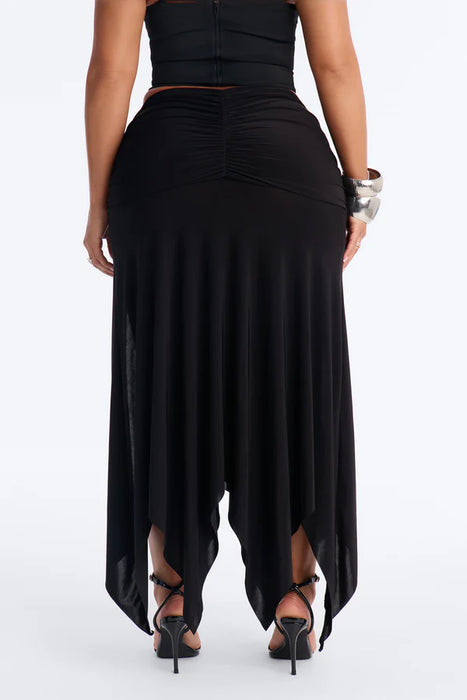 FASHIONNOVA Falda midi fluida y fruncida de talle bajo Miranda