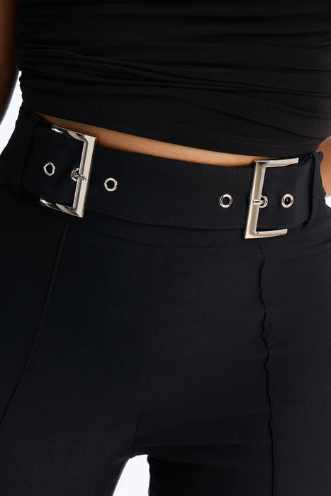 FASHIONNOVA Pantalón capri ajustado de talle alto con hebilla Makayla de 19 pulgadas