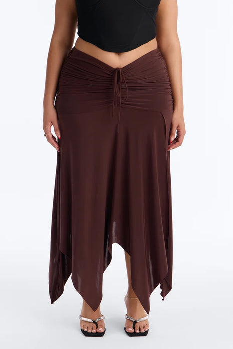 FASHIONNOVA Falda midi fluida y fruncida de talle bajo Miranda
