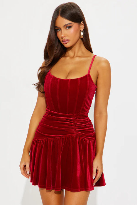 FASHIONNOVA Minivestido corsé de terciopelo rubí - Rojo
