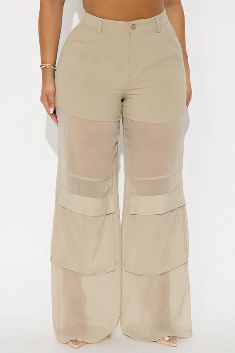 FASHIONNOVA Pantalón Lourdes de pierna ancha transparente de 32″ - Piedra