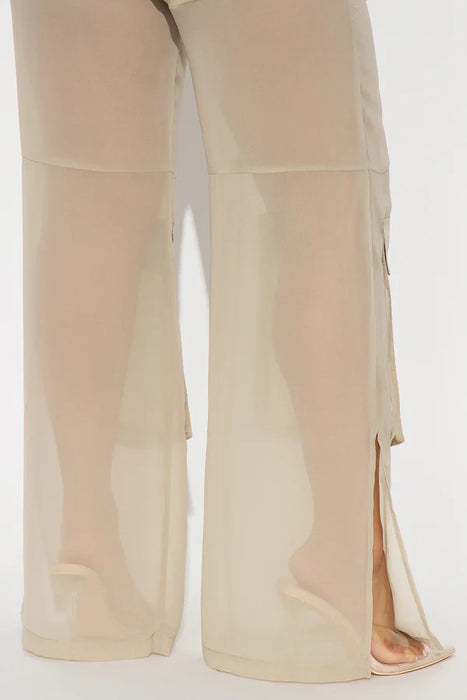 FASHIONNOVA Pantalón Lourdes de pierna ancha transparente de 32″ - Piedra