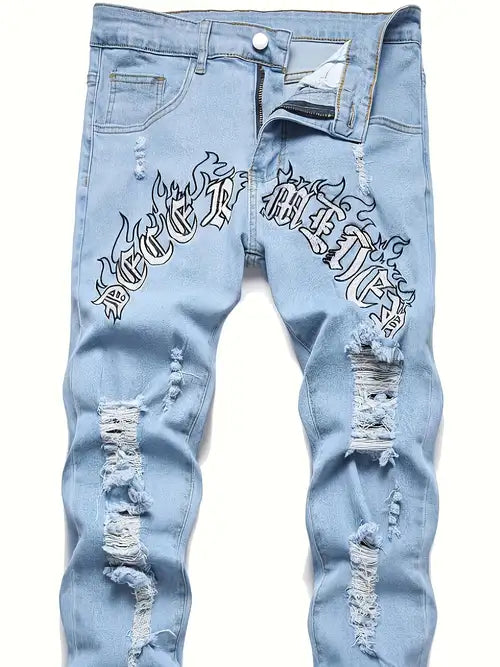 Pantalón vaquero ajustado rotos bordados, gráfico de letras estilo urbano para hombre