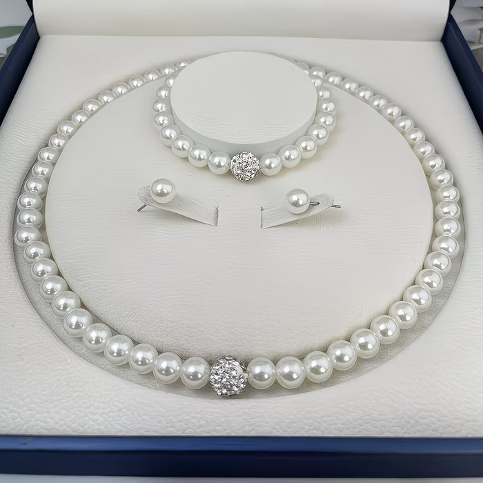 Conjunto de collar de perlas sintéticas, una pulsera y un par de aretes