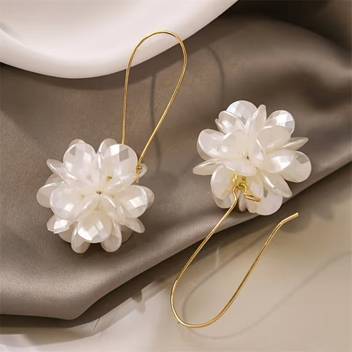 Pendientes largos de bola floral con diseño exagerado para mujer