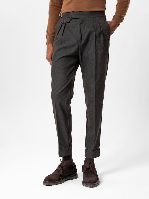 Pantalón plisado Antioch en Marrón