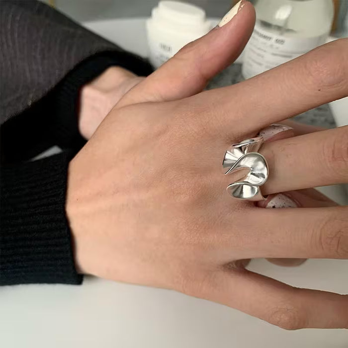 1 anillo minimalista de cobre con diseño geométrico retorcido para mujer