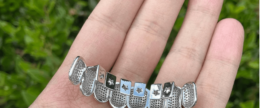 1 Funda Dental de Circonita Color Plata Decoración Dental para Hombres - Quierox - Tienda Online