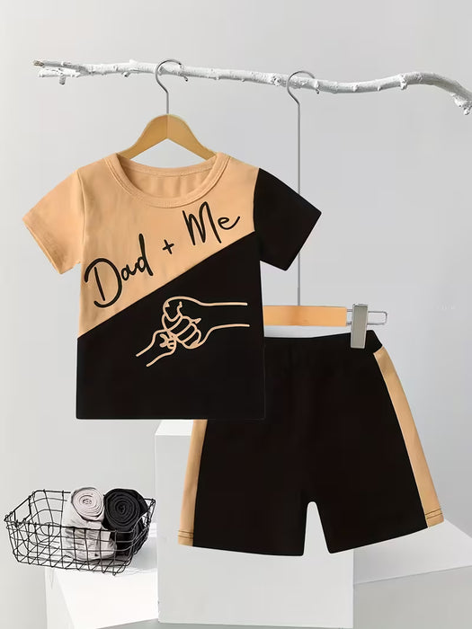 Conjunto casual para niño "Dad+Me" con estampado de puño y bloques de color