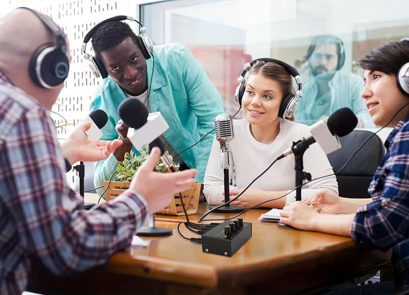 El HA400 es un amplificador de auriculares de 4 canales con un nivel de ruido ultra bajo