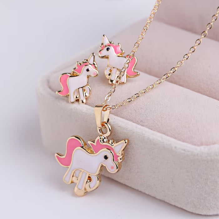 Juego de 2 piezas: Pendientes colgantes y collar de esmalte de lindo potro de unicornio rosa y blanco.