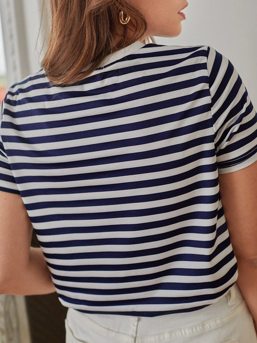 SHEIN Frenchy Camiseta de verano con estampado de rayas y bordado de corazón