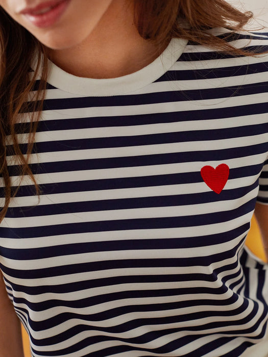 SHEIN Frenchy Camiseta de verano con estampado de rayas y bordado de corazón