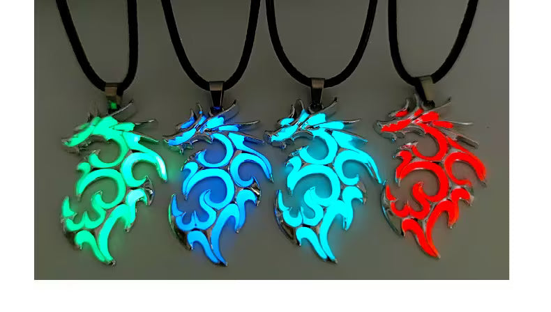 Collar con colgante de dragón que brilla en la oscuridad para hombres