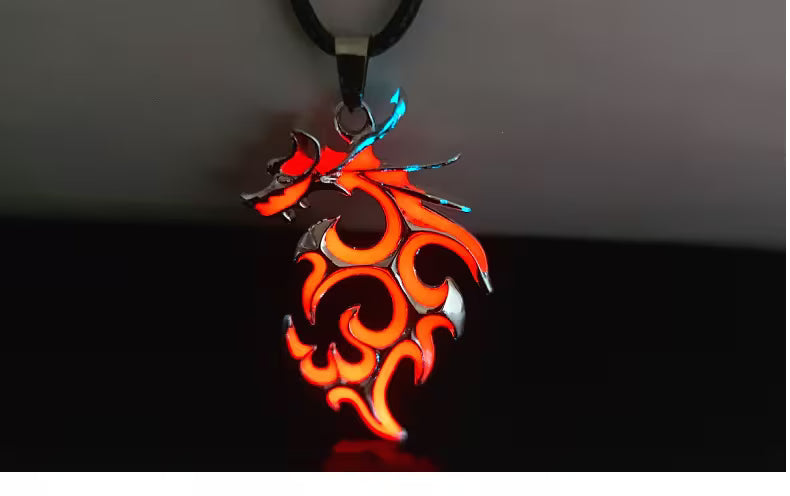 Collar con colgante de dragón que brilla en la oscuridad para hombres