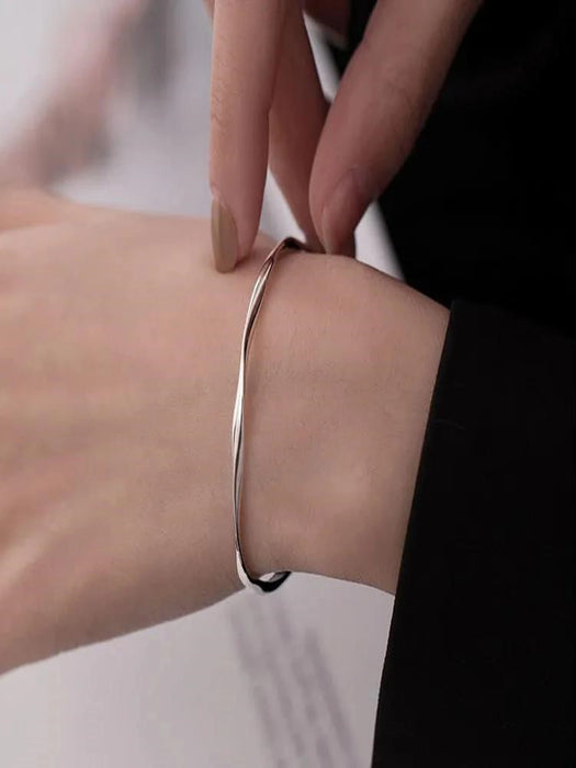 Pulsera de tira retorcida para mujeres minimalista y de moda