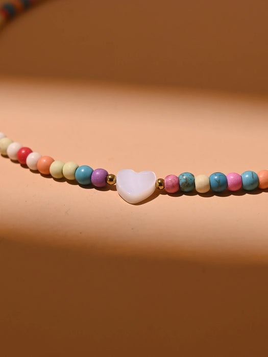 Shein Gargantilla de cuentas de turquesa artificial de 4 mm con forma de corazón de concha para mujer