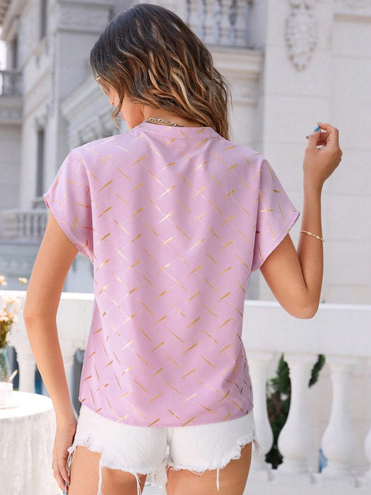 SHEIN LUNE Blusa de manga murciélago con escote en V y estampado de rombos dorados
