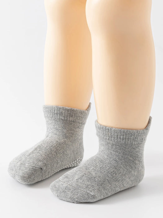 12 pares de Calcetines deportivos para niños básicos anti deslizantes