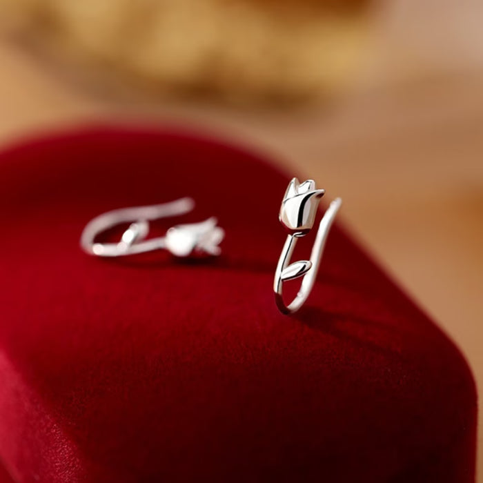 Elegantes y artísticos aretes con forma de tulipán, adiciones florales versátiles