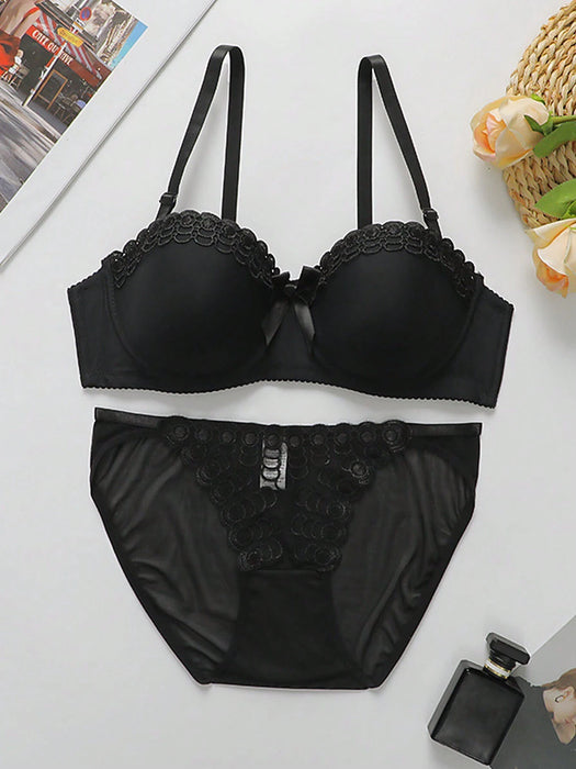 Conjunto de lencería: sujetador y braguita con aros y lazo bordado