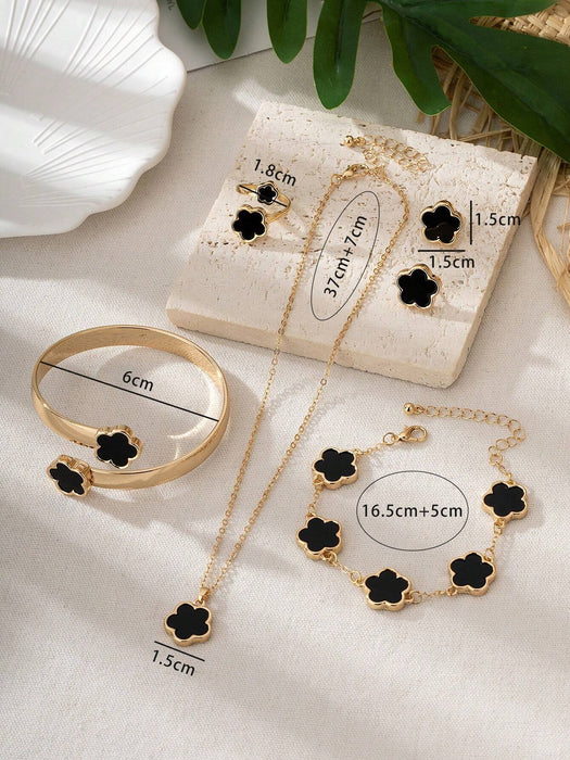 SHEIN 1 juego de joyas para mujer. Incluye 1 collar con colgante de trébol, 1 pulsera..