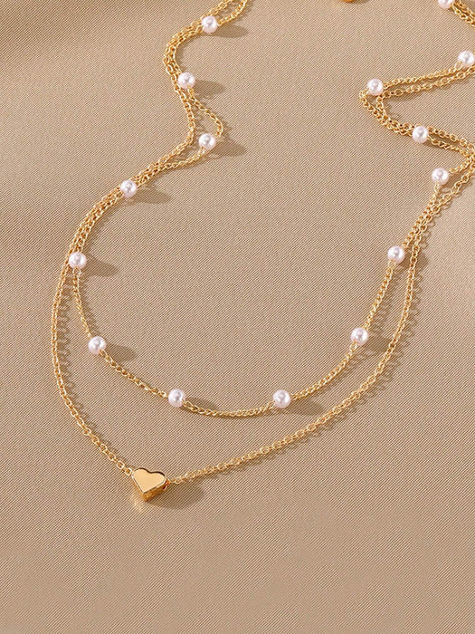 SHEIN Exquisito colgante en forma de corazón con cadena de perlas sintéticas, collar sencillo y elegante