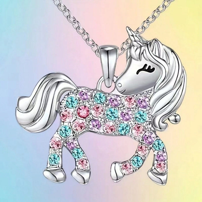 Collar de colgante unicornio con decoración de diamantes