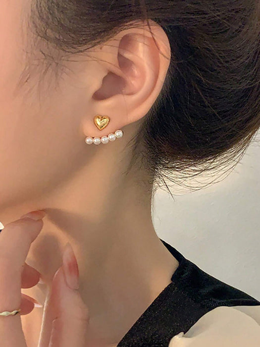 1 par de aretes de perlas falsas en forma de corazón