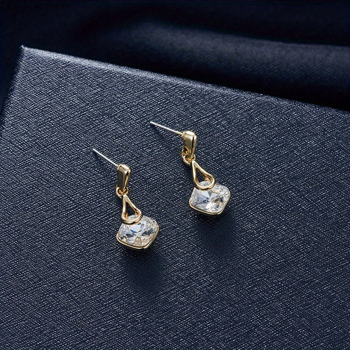 Un collar y un par de aretes, un set de regalo personalizado para el Día de la Madre con joyería cuadrada de vidrio