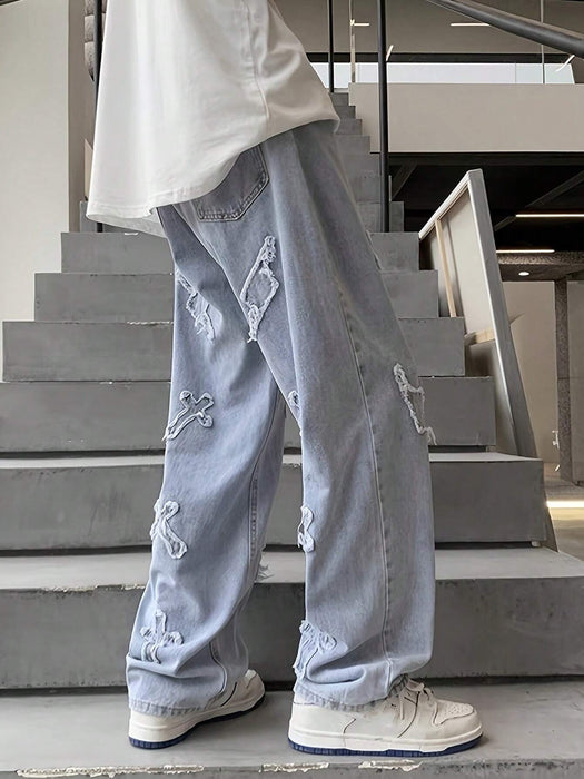 SHEIN Pantalones vaqueros de mezclilla azul claro para hombre, estilo emo con bordado de rayo y cruz