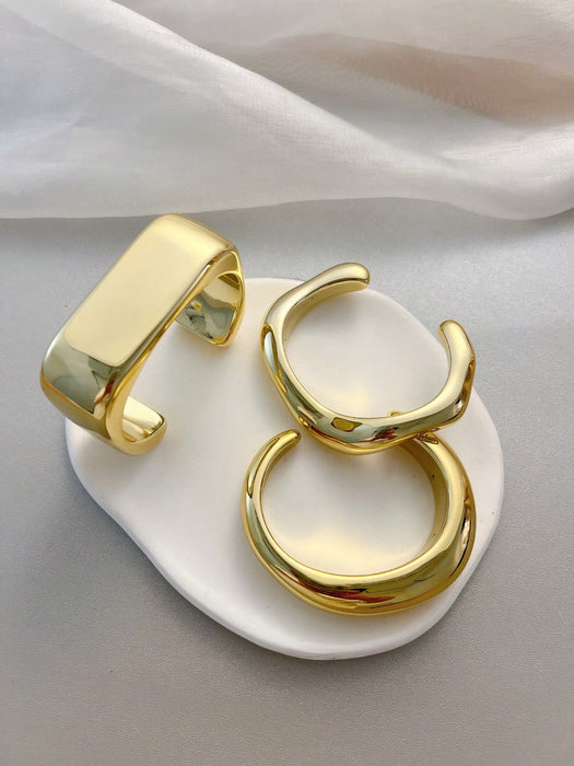 Shein Conjunto de 3 pulseras de resina doradas lujosas y estilo vintage para mujer