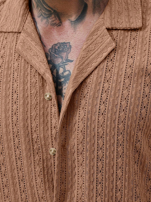 Shein Genlund Conjunto de 2 piezas para hombre camisa abotonada de color camel liso y pantalones cortos