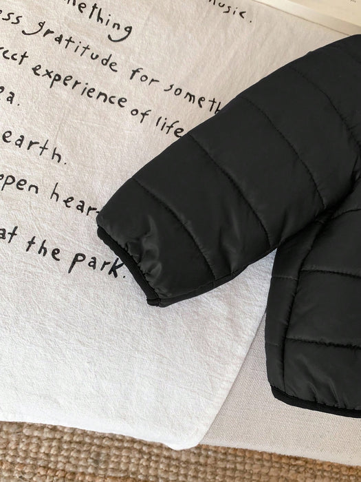 Shein Abrigo acolchado negro de invierno con capucha y cremallera para niño