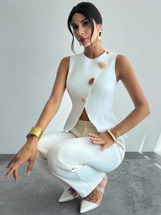 SHEIN Firerie Blusa sin mangas elegante y formal para mujer, color blanco con botones metálicos dorados