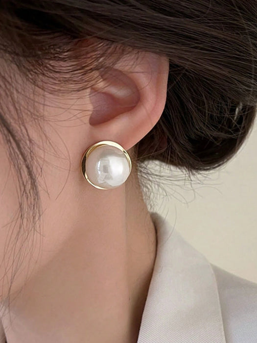 Pendientes minimalistas, lujosos con perlas sintéticas blancas y diseño geométrico para uso diario