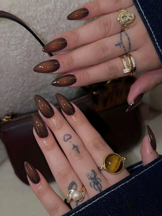 Shein 24 pegatinas para uñas medianas con forma de almendra, efecto degradado marrón