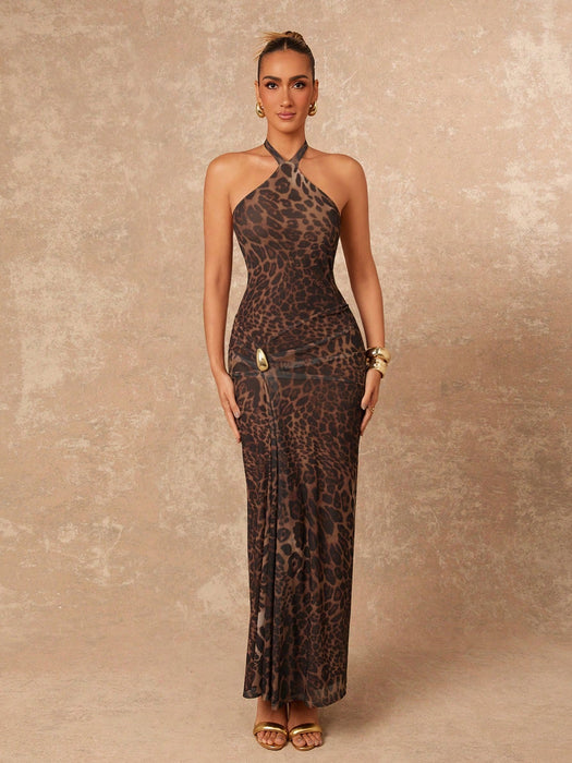 Shein Vestido ajustado con cuello halter y detalle metálico fruncido, estampado de leopardo
