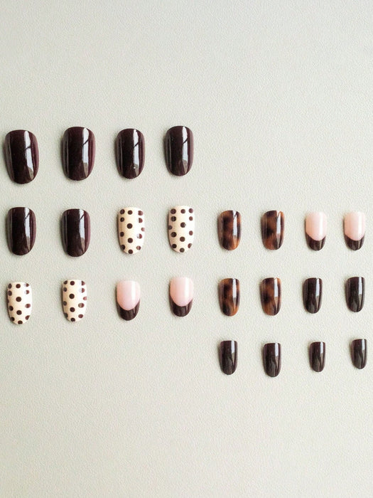 Shein set de pegatinas para uñas incluye 24 pegatinas ovaladas de tamaño mediano, con un estampado retro de leopardo marrón oscuro