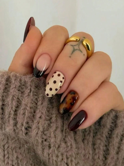 Shein set de pegatinas para uñas incluye 24 pegatinas ovaladas de tamaño mediano, con un estampado retro de leopardo marrón oscuro
