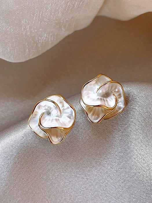 1 par de pendientes de flor de camelia blanca, diseño ligero y lujoso
