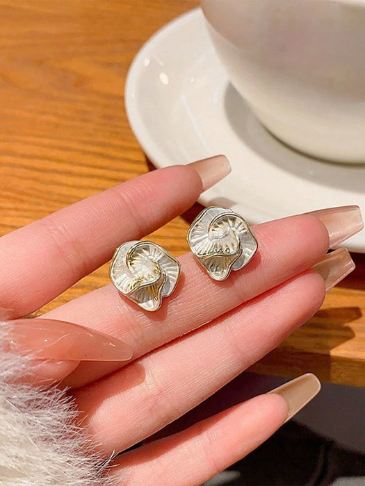 1 par de pendientes de flor de camelia blanca, diseño ligero y lujoso