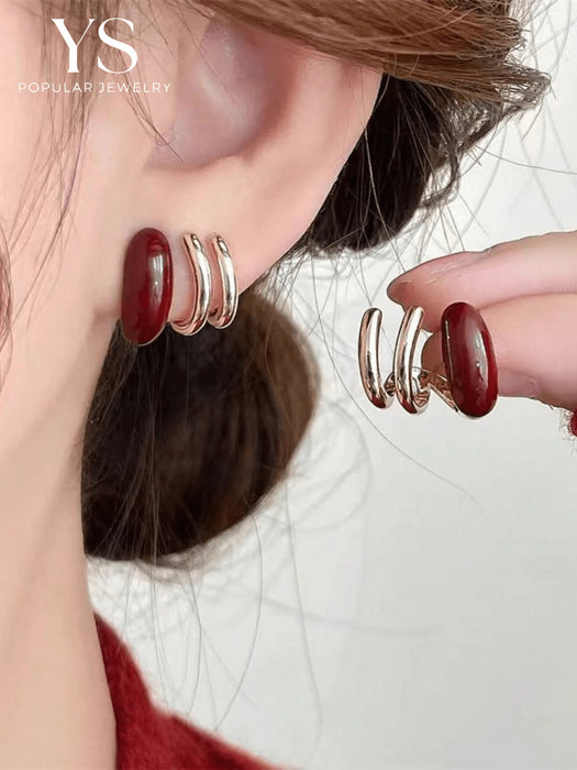 SHEIN 1 par de aretes únicos de color vino tinto