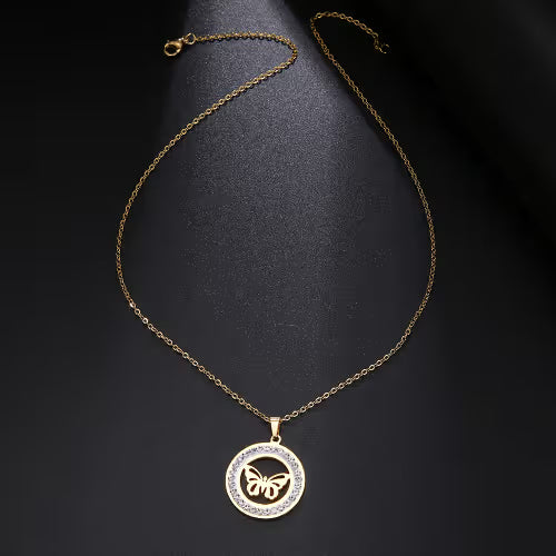 Collar de mariposa de titanio genuino con diamantes simulados