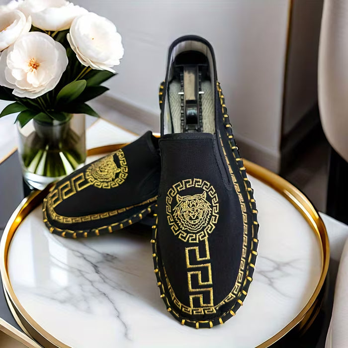 Zapatos planos tradicionales de Old Beijing con bordado dorado