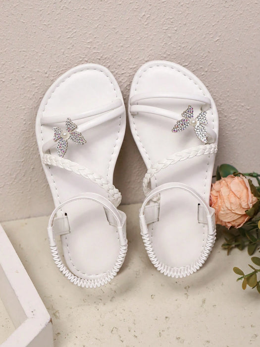 Sandalias planas blancas para niñas con decoración de perlas brillantes y mariposas