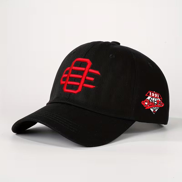 Una gorra de béisbol de 1991 con bordado en la parte delantera, lados impresas