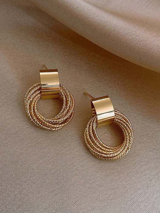SHEIN 1 par de pendientes de aro calados para novias, pendientes de botón multicapa sencillos